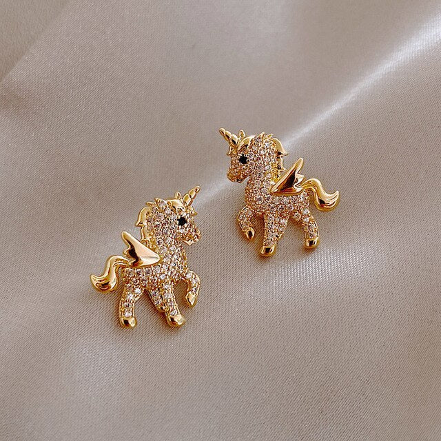 Boucles d’Oreilles Raffinées Licorne en Or Scintillant