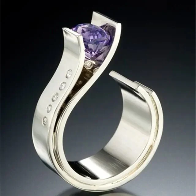 Bague Vintage en Argent Ornée d’un Cristal Violet