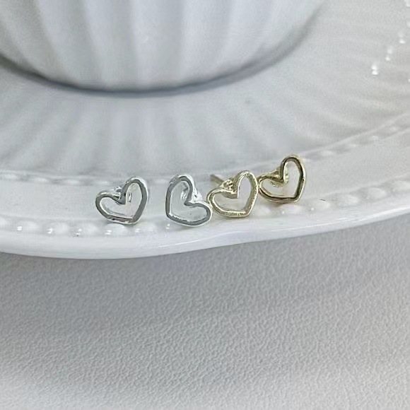 LILY™ | Boucles d’Oreilles Clous Cœurs