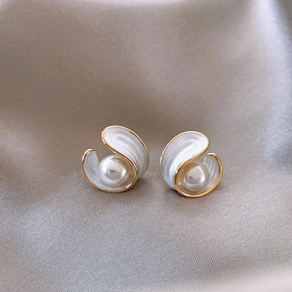 Boucles d’Oreilles en Or Serties d’Opale Blanche et de Perle