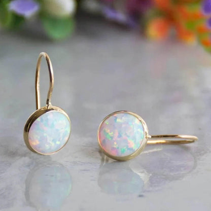 Boucles d'oreilles intemporelles en opale blanche et or plaqué