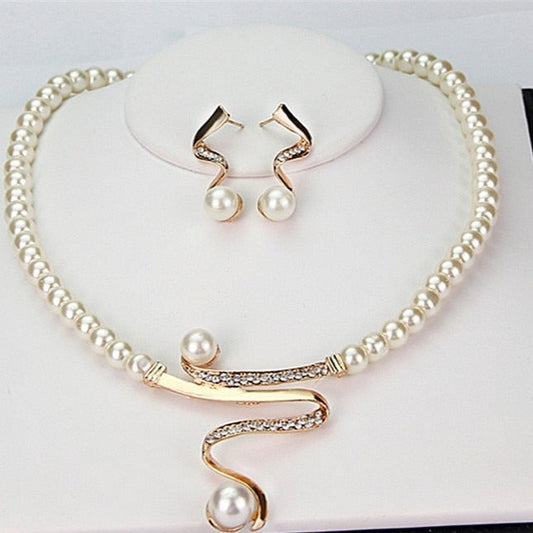 Ensemble de Collier et Boucles d'Oreilles en Perles Naturelles