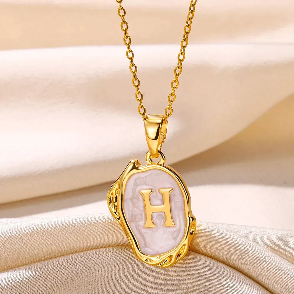 Collier océan plaqué or 18 carats avec initiales au fond de la mer