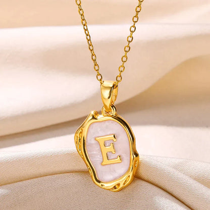 Collier océan plaqué or 18 carats avec initiales au fond de la mer