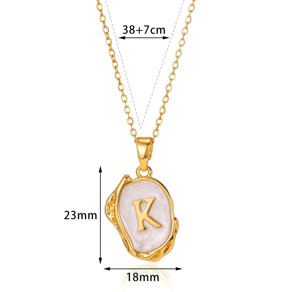 Collier océan plaqué or 18 carats avec initiales au fond de la mer