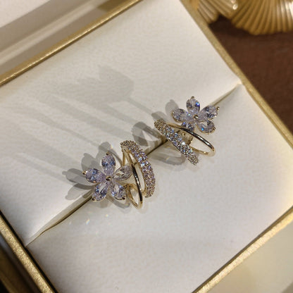 Boucles d'oreilles florales avec zircon en or