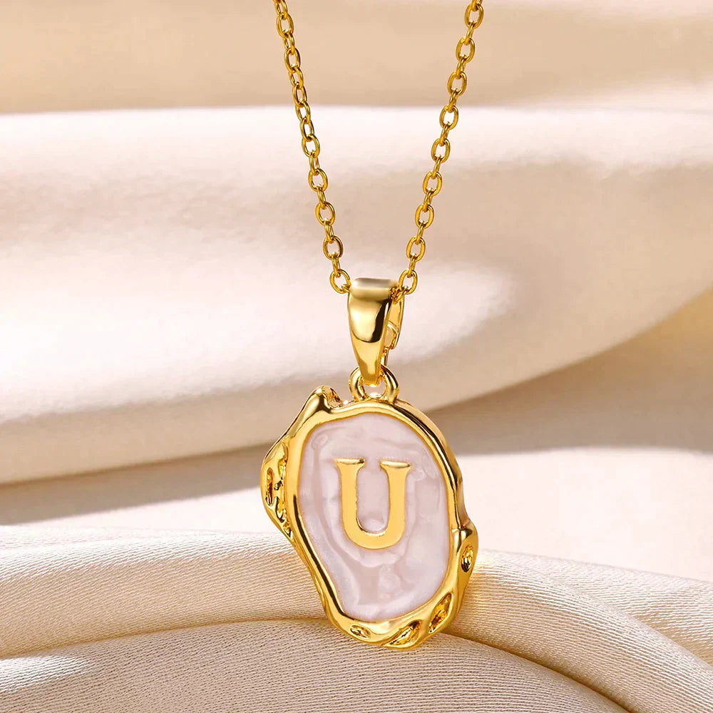 Collier océan plaqué or 18 carats avec initiales au fond de la mer