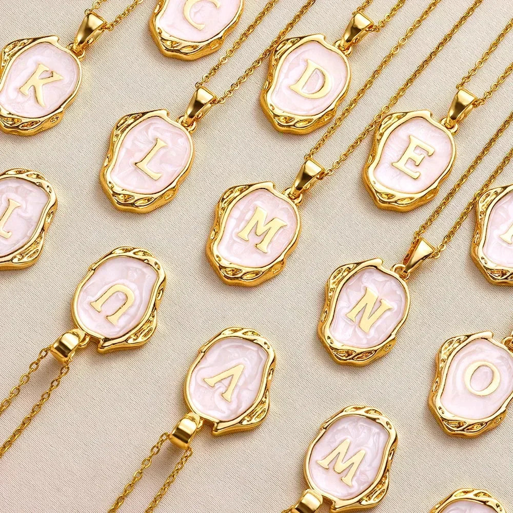 Collier océan plaqué or 18 carats avec initiales au fond de la mer