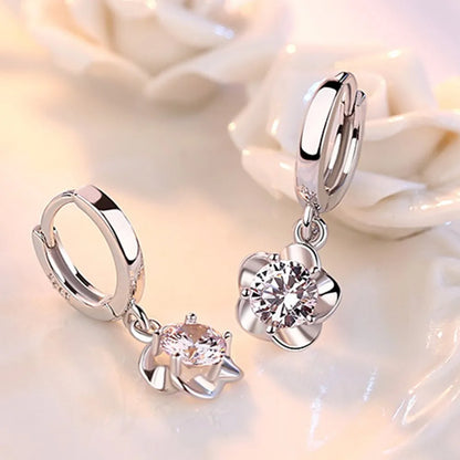 Boucles d'oreilles en argent avec des zircons violets et blancs