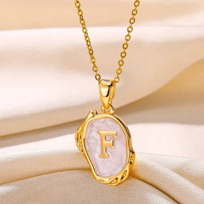 Collier océan plaqué or 18 carats avec initiales au fond de la mer