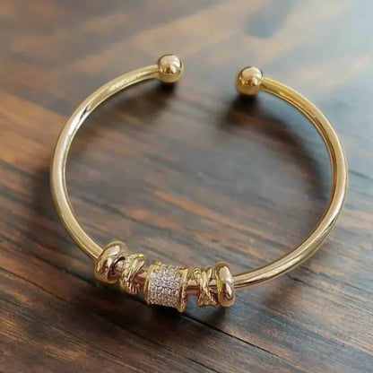 Liora™ | Bracelet ajustable avec charms dorés