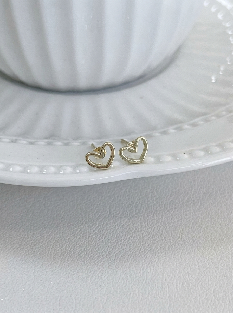 LILY™ | Boucles d’Oreilles Clous Cœurs