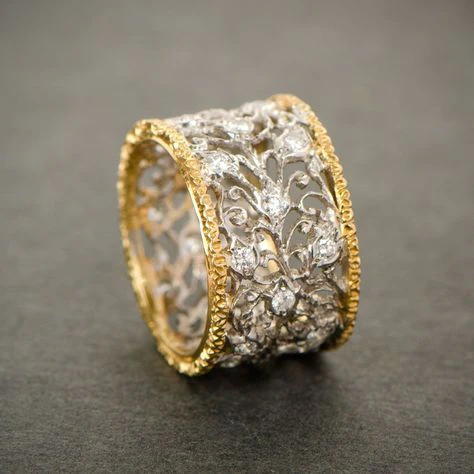 Bague Vintage Ornée d’un Cristal et de Détails en Lierre Doré