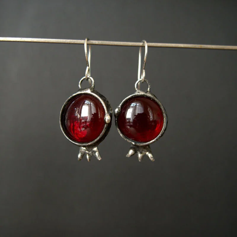 Boucles d’Oreilles Vintage Serties d’un Cristal Rouge