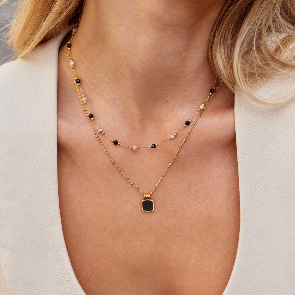 Collier plat avec pierres